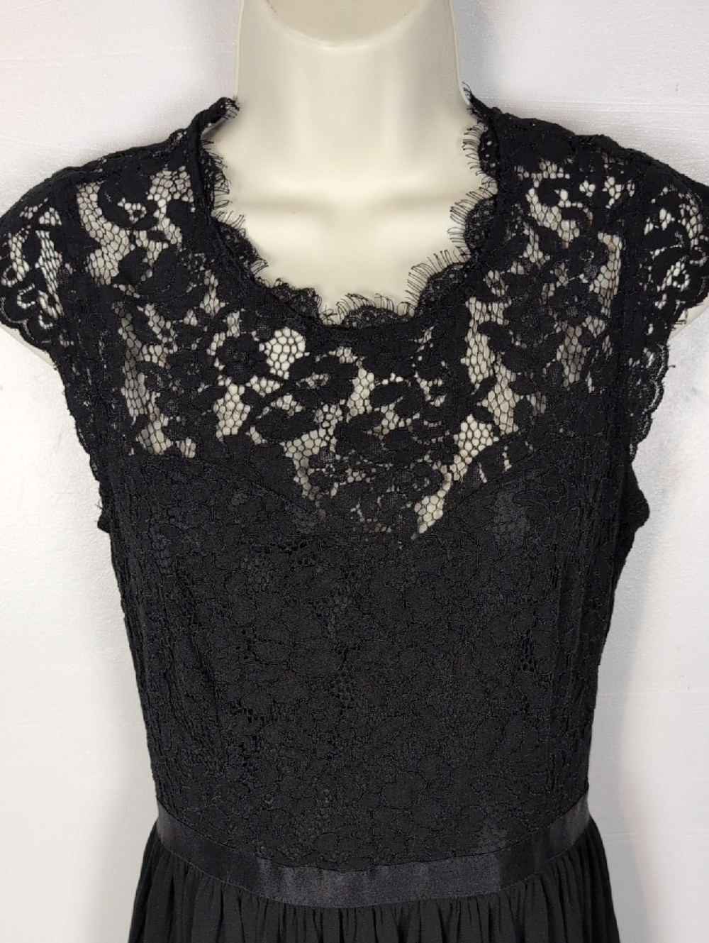 Miusol Lace and Chiffon Formal Evening Maxi Dress - Picture 2 of 9